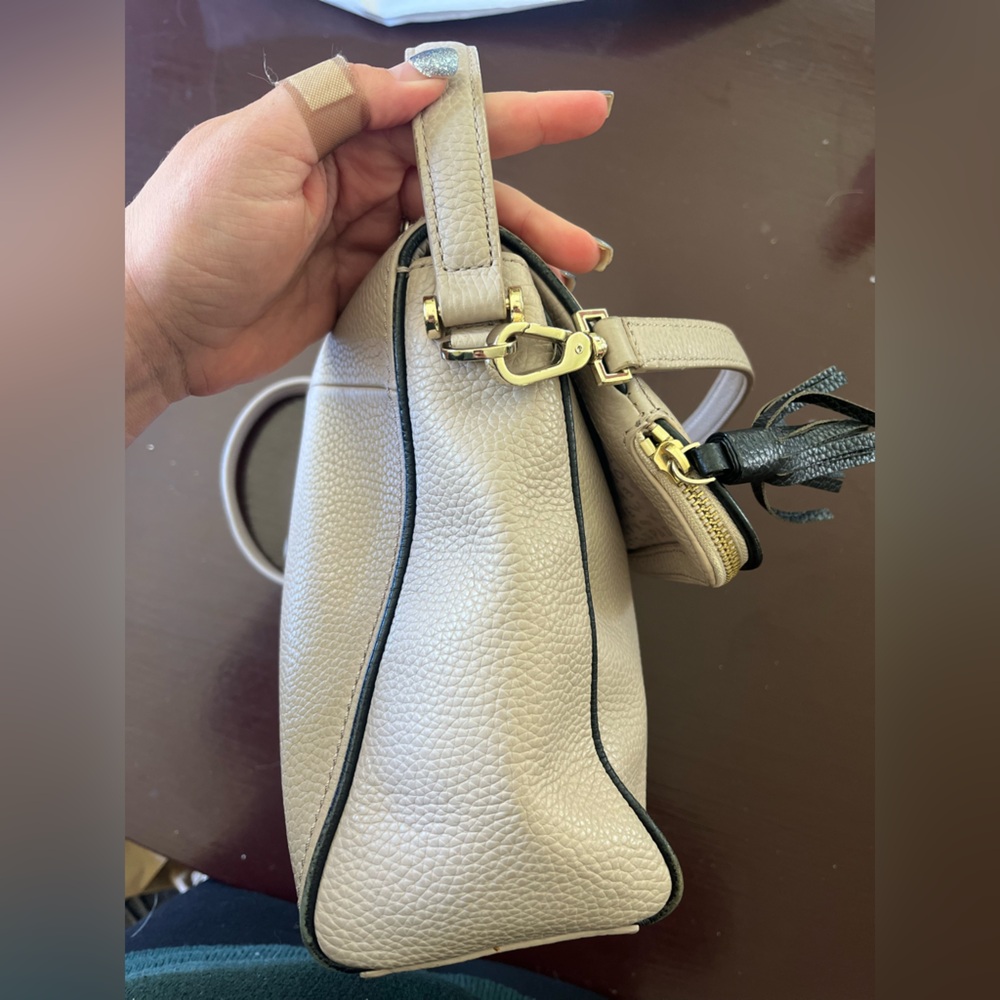 Kate Spade Cream Crossbody Bag with Structured Design - Picture 5 of 10